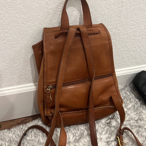 backpack - Picture 2 of 6